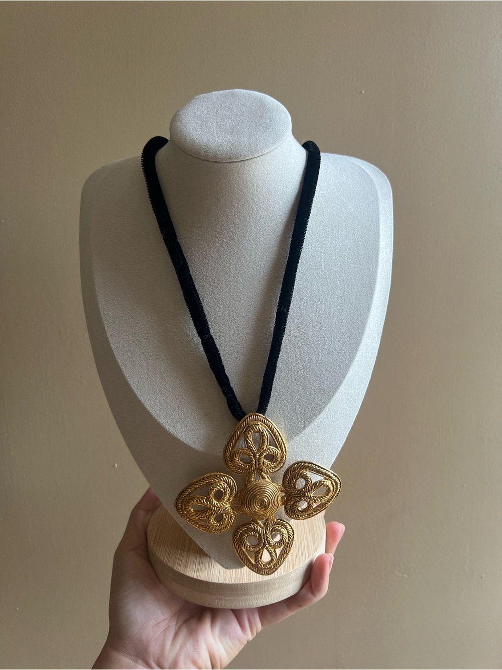 Vintage dauplaise pendant Gold-Tone  Necklace